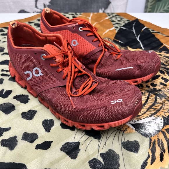 On Cloud Running Shoes - Picture 2 of 9